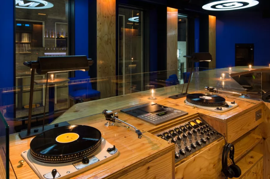 Ginza Music Bar в Токио: Бар, Паб, Музыкально, Инструменты,