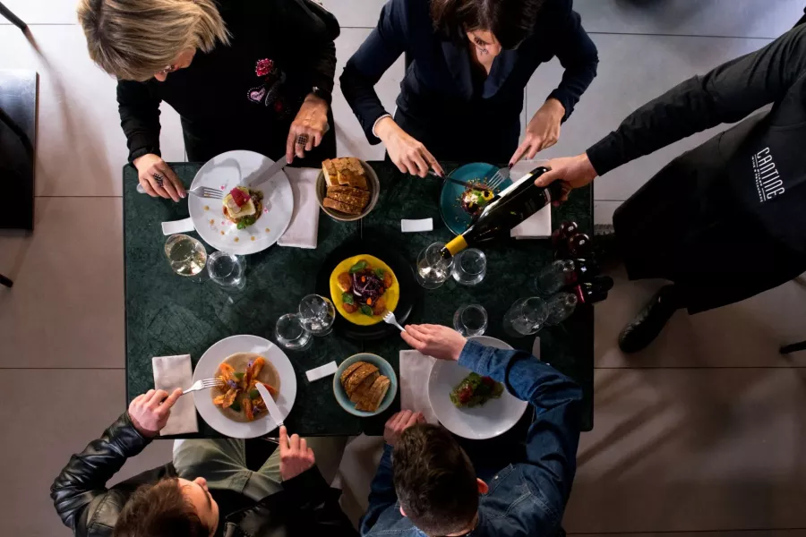 Винный ресторан Cantine Milano в Милане: Винный ресторан , Вино , Уютный ресторан, Блюда к вину , Высокая кухня , Винный магазин , Средиземноморская еда ,