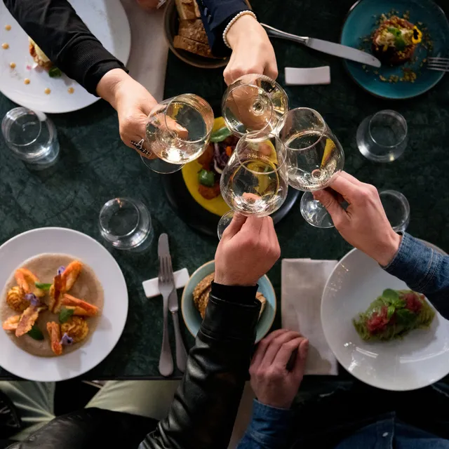 Винный ресторан Cantine Milano в Милане: Винный ресторан , Вино , Уютный ресторан, Блюда к вину , Высокая кухня , Винный магазин , Средиземноморская еда ,