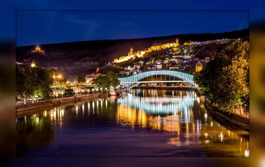 Отель River Side (მდინარე მხარეს სასტუმრო) в Тбилиси: Отель, Чилим, Четыре Звезды, На Свежем Воздухе,