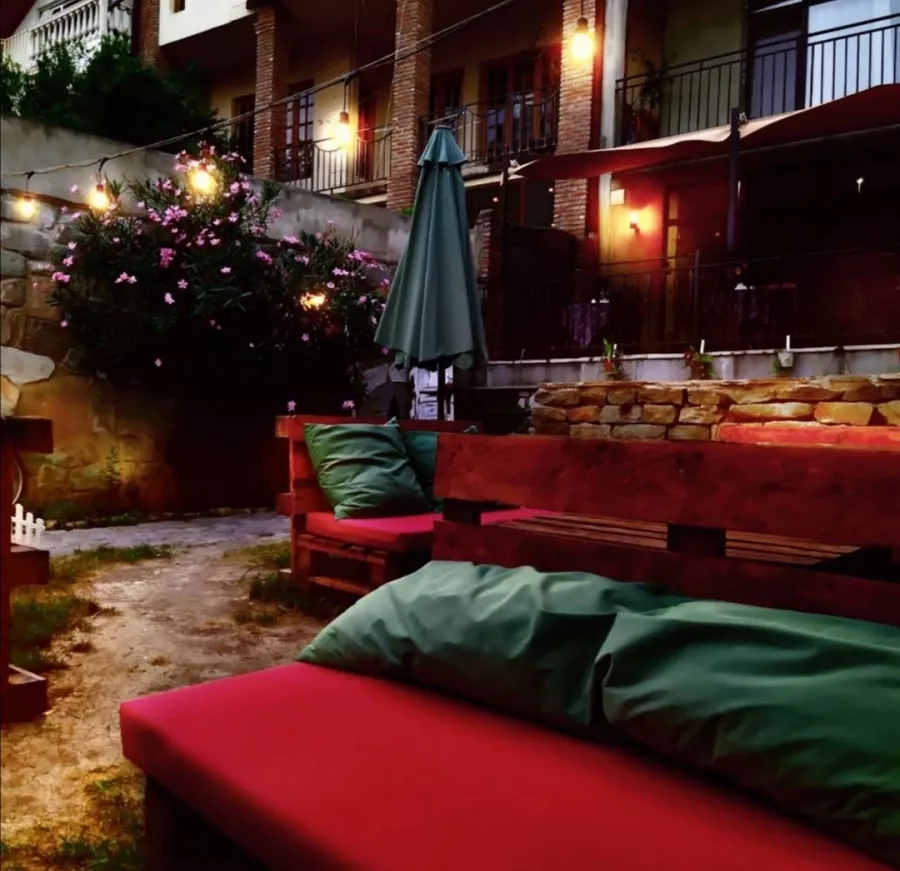 Ресторан Check-In Garden (რესტორანი Check-In Garden) в Тбилиси: Ресторан, Грузинская кухня, Еда,