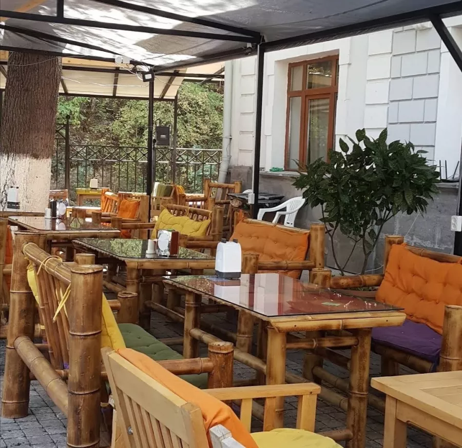 Ресторан Check-In Garden (რესტორანი Check-In Garden) в Тбилиси: Ресторан, Грузинская кухня, Еда,
