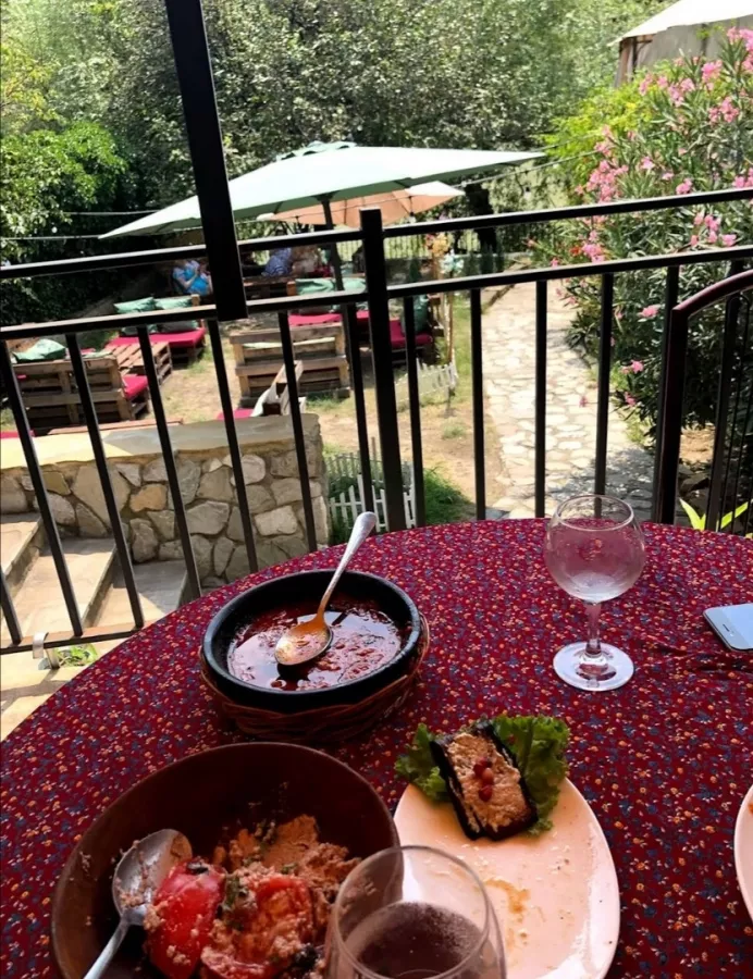 Ресторан Check-In Garden (რესტორანი Check-In Garden) в Тбилиси: Ресторан, Грузинская кухня, Еда,