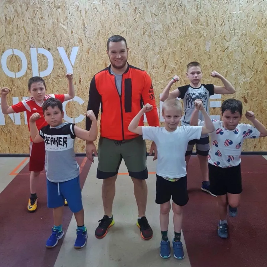 Тренажерный зал Nrg Fit в Владивостоке: Детский фитнес, Отдельный зал кроссфита, Групповые программы, Тренажерный зал,