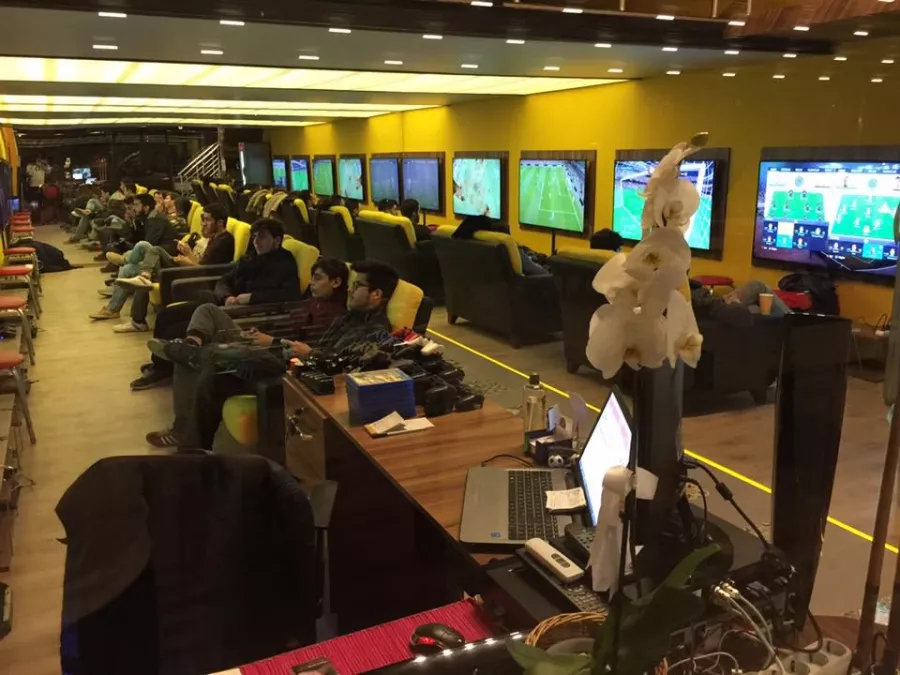 Игровая комната The Gamer Playstation Cafe в Анталии: Бильярд, Отдых,
