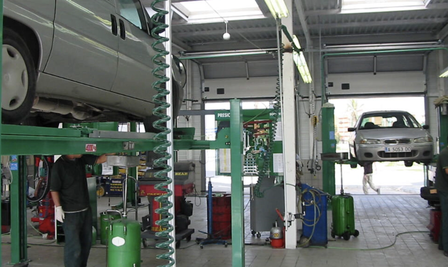 Центр обслуживания и ремонта автомобилей "Feu Vert"