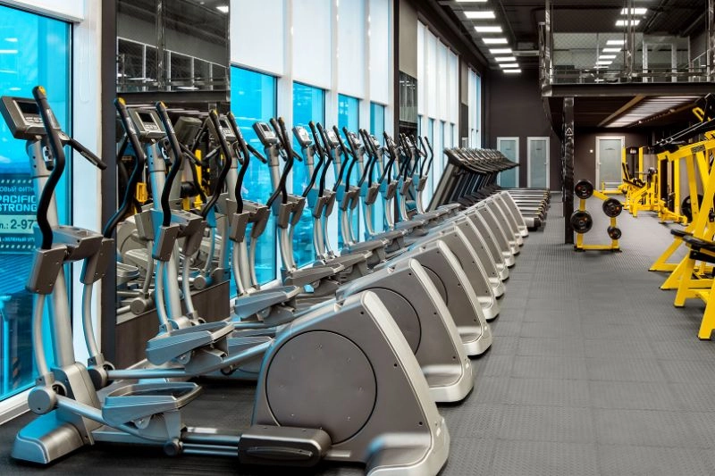 Тренажерный зал Pacific Strong Gym в Владивостоке: Тренажерный зал, Кардиозона, Групповые тренировки, Полезный фитнес-бар, Хамам, Сауна, Детский клуб,