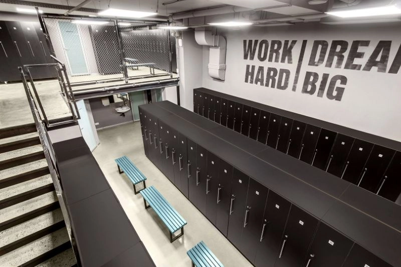 Тренажерный зал Pacific Strong Gym в Владивостоке: Тренажерный зал, Кардиозона, Групповые тренировки, Полезный фитнес-бар, Хамам, Сауна, Детский клуб,