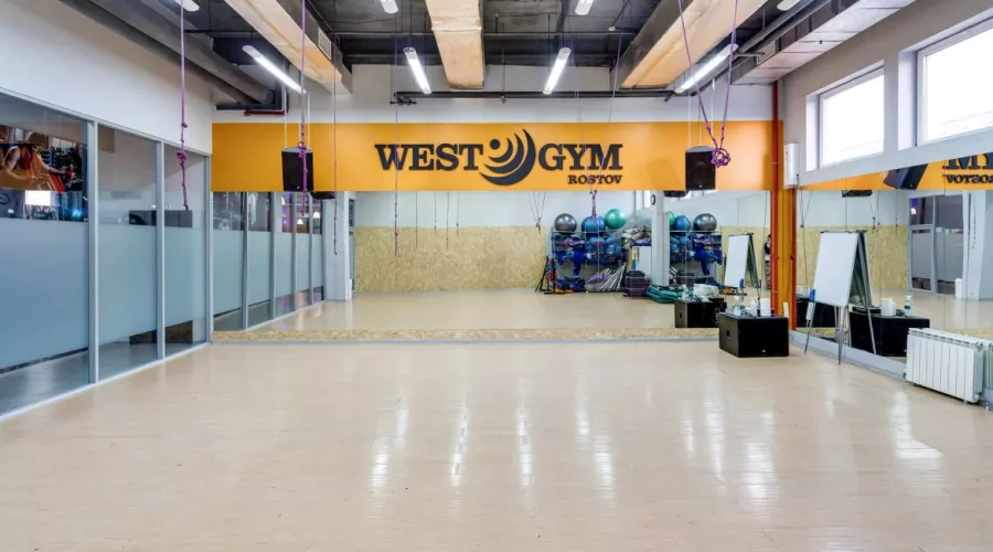 Тренажерный зал Patrocl Olympia Gym в Владивостоке: Спортивный клуб, Тренажерный зал, Спортивное питание, Солярий, Фито-бар, Фитнес-клуб,