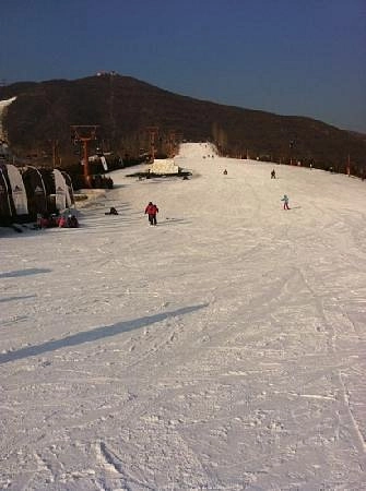 Горнолыжный курорт Jundushan Ski в Пекине: Зоны катания на горных лыжах и сноубордах, Фуникулёр,
