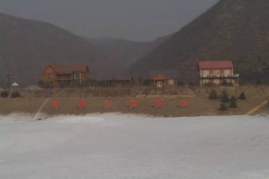 Горнолыжный курорт Jundushan Ski в Пекине: Зоны катания на горных лыжах и сноубордах, Фуникулёр,