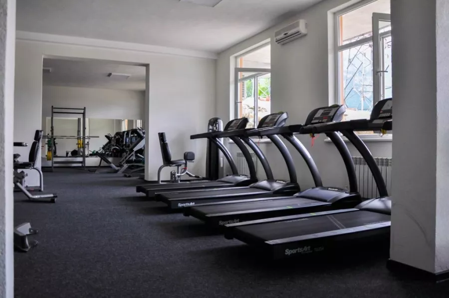 Тренажерный зал Re-Gym в Владивостоке: Бар, Тренажёры, TRX тренировки, Хаммам, Солярий, Сауна, Кроссфит,