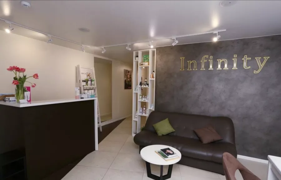 Студия красоты INFINITY в Владивостоке: Салон красоты, Маникюр, Педикюр, Парикмахер, Брови,