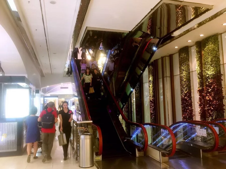 Торговый центр,,GrandPacificMall'' в Пекине: Шоппинг, Кафе,