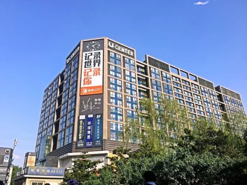 Торговый центр,,Hualian Commercial Building (Wudaokou)’’ в Пекине