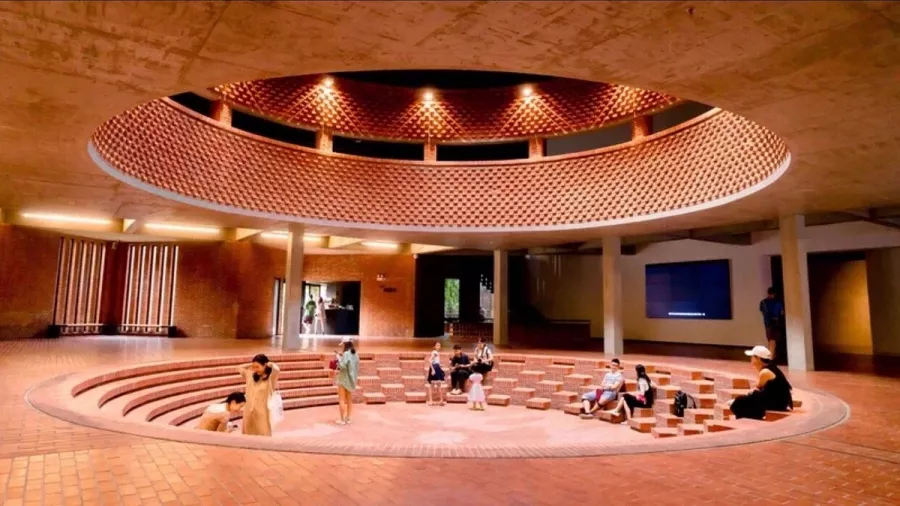 Музей Red Brick Art Museum в Пекине: Музей, Художник,