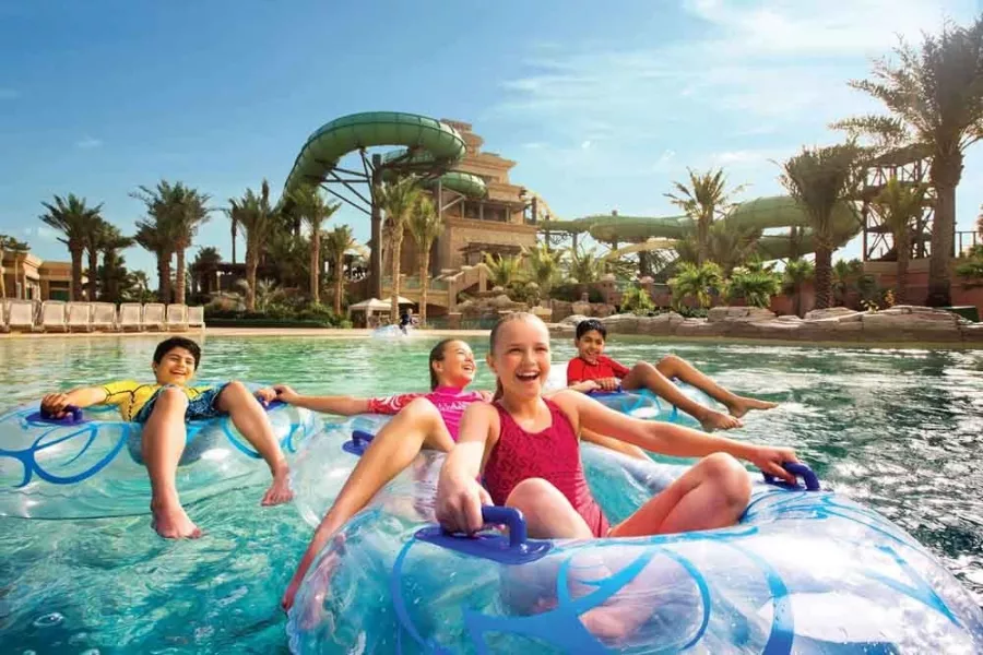 Аквапарк Aquaventure в Дубаи: Аквапарк, Водные развлечения, Бассейны, Водные горки, Развлечения для всей семьи, Искусственные реки, Водные аттракционы, Игровые зоны, Кафе,