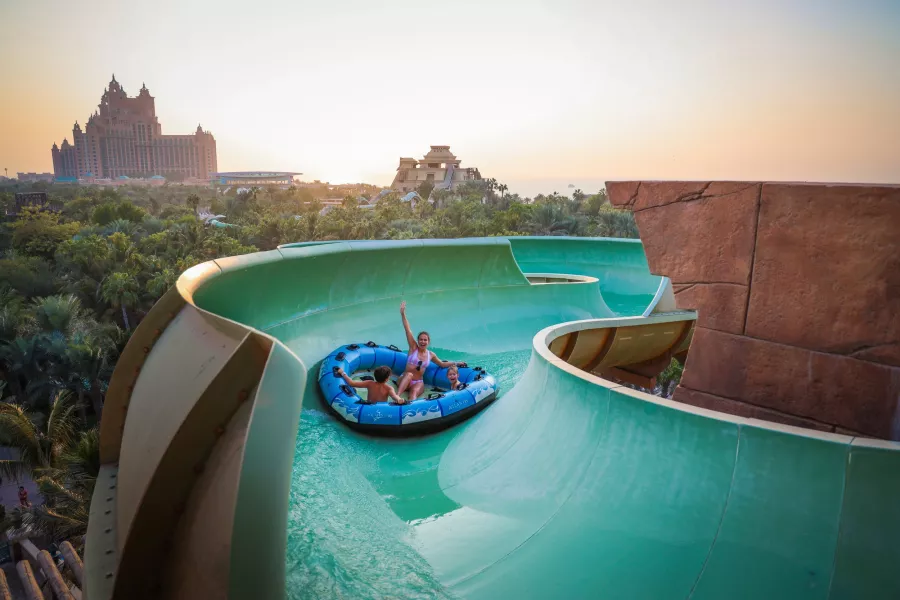 Аквапарк Aquaventure в Дубаи: Аквапарк, Водные развлечения, Бассейны, Водные горки, Развлечения для всей семьи, Искусственные реки, Водные аттракционы, Игровые зоны, Кафе,