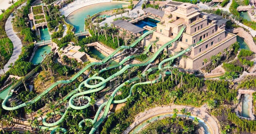 Аквапарк Aquaventure в Дубаи: Аквапарк, Водные развлечения, Бассейны, Водные горки, Развлечения для всей семьи, Искусственные реки, Водные аттракционы, Игровые зоны, Кафе,