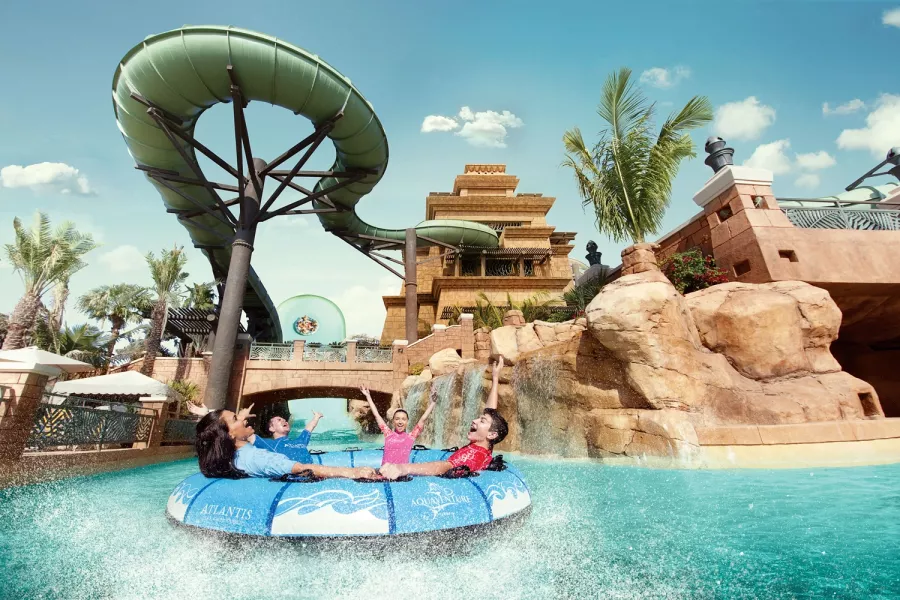 Аквапарк Aquaventure в Дубаи: Аквапарк, Водные развлечения, Бассейны, Водные горки, Развлечения для всей семьи, Искусственные реки, Водные аттракционы, Игровые зоны, Кафе,