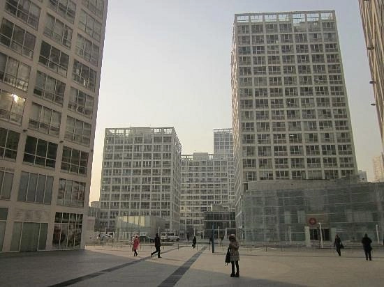 Торговый центр,,Jianwai SOHO / SOHO China’’ в Пекине: Шоппинг, Кафе, Салоны красоты,