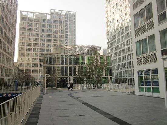 Торговый центр,,Jianwai SOHO / SOHO China’’ в Пекине: Шоппинг, Кафе, Салоны красоты,