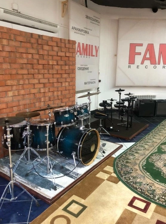 Студия звукозаписи Pro-Live FAMILY RECORDS в Ейске: Запись, Инструмента, Вокал, Звукорежиссер ,