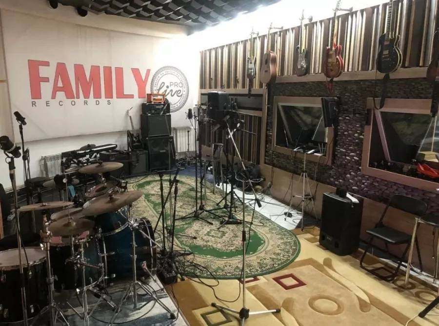 Студия звукозаписи Pro-Live FAMILY RECORDS в Ейске: Запись, Инструмента, Вокал, Звукорежиссер ,