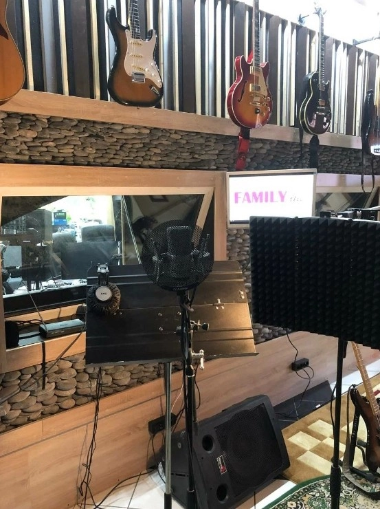 Студия звукозаписи Pro-Live FAMILY RECORDS в Ейске: Запись, Инструмента, Вокал, Звукорежиссер ,