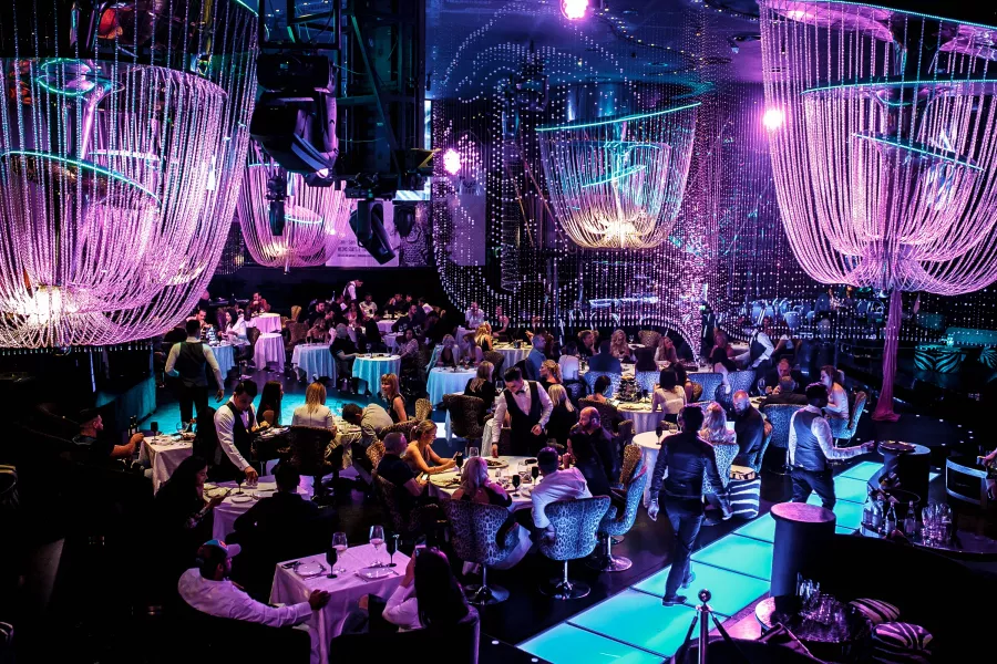 Ночной клуб Cavalli Club в Дубаи: Дискотека, Красиво, Бар, Ресторан, Музыкально, Танцпол, Танцы, Вкусно, Ночной клуб,