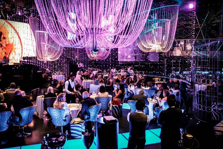 Ночной клуб Cavalli Club в Дубаи: Дискотека, Красиво, Бар, Ресторан, Музыкально, Танцпол, Танцы, Вкусно, Ночной клуб,