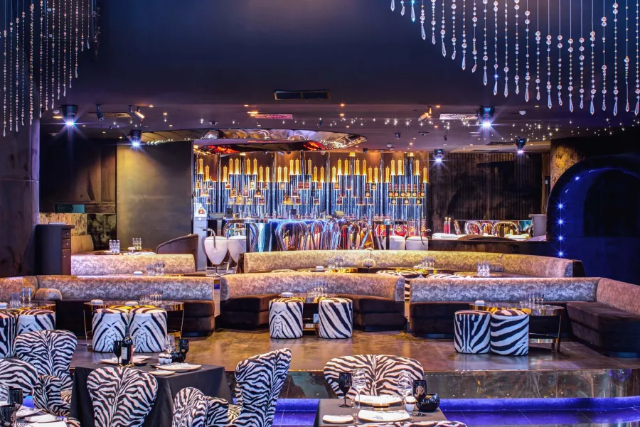 Ночной клуб Cavalli Club в Дубаи: Дискотека, Красиво, Бар, Ресторан, Музыкально, Танцпол, Танцы, Вкусно, Ночной клуб,