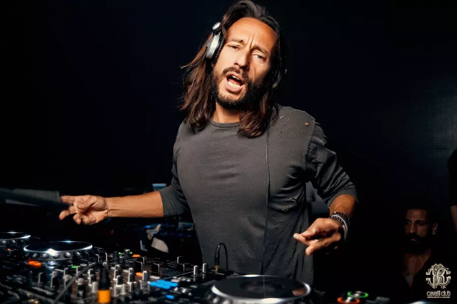 Ночной клуб Cavalli Club в Дубаи: Дискотека, Красиво, Бар, Ресторан, Музыкально, Танцпол, Танцы, Вкусно, Ночной клуб,