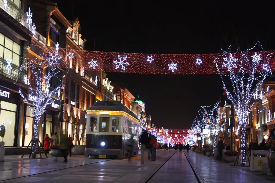 Торговая площадь Qianmen Main Street Mall в Пекине: Сувениры, Разное,