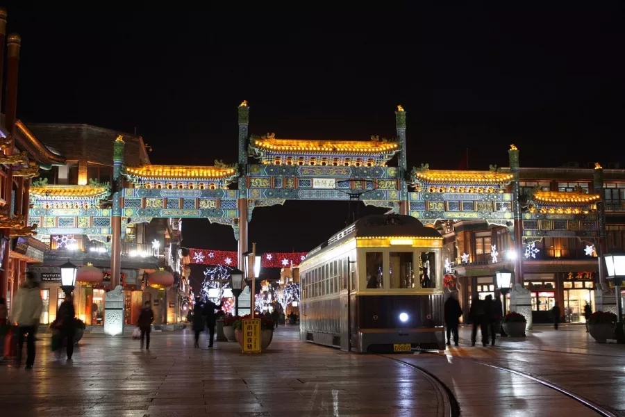 Торговая площадь Qianmen Main Street Mall в Пекине: Магазины, Сувениры, Стрит фуд,