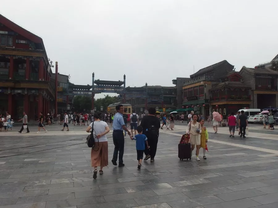 Торговая площадь Qianmen Main Street Mall в Пекине: Магазины, Сувениры, Стрит фуд,