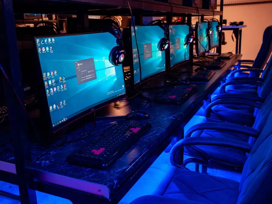 Игровой клубConnect в Владивостоке: Круглосуточно, Компьютерный клуб, Развлечение, Киберспорт,