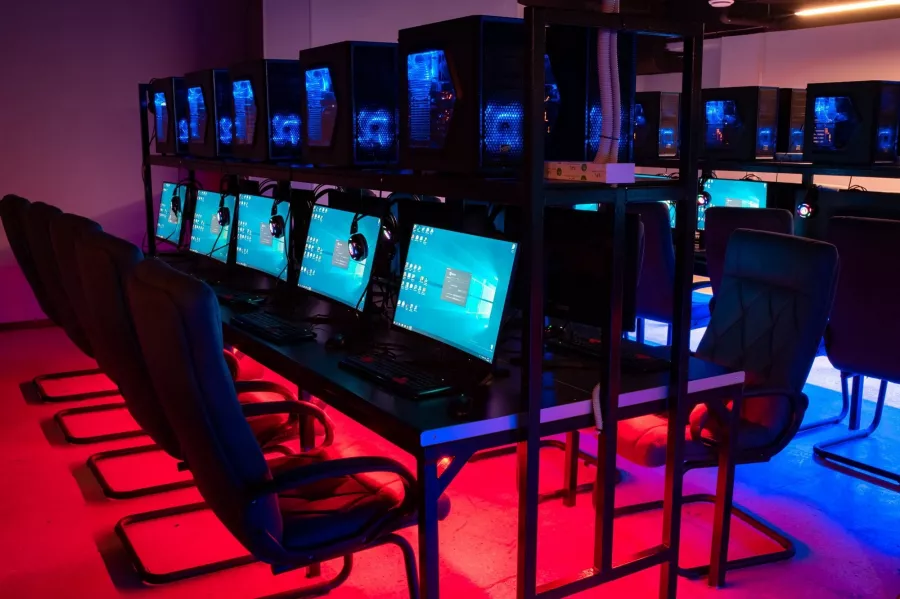 Игровой клубConnect в Владивостоке: Круглосуточно, Компьютерный клуб, Развлечение, Киберспорт,