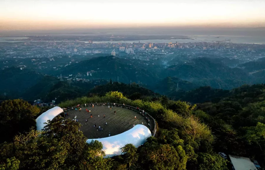 Ресторан Top of Cebu в Себу: Ресторан, Бар, Смотровая площадка, Еда,