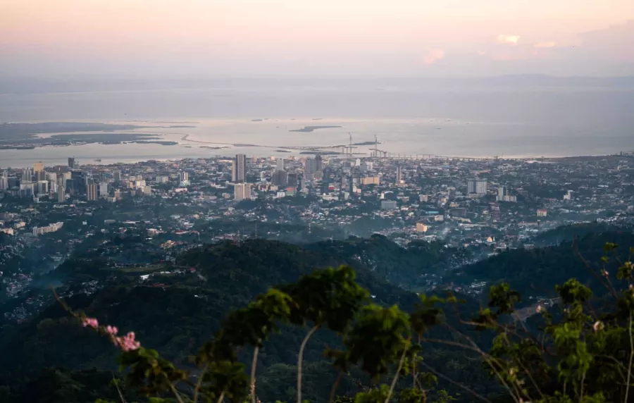 Ресторан Top of Cebu в Себу: Ресторан, Бар, Смотровая площадка, Еда,