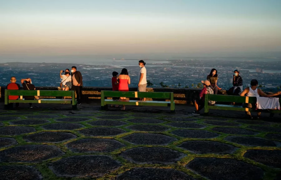 Ресторан Top of Cebu в Себу: Ресторан, Бар, Смотровая площадка, Еда,