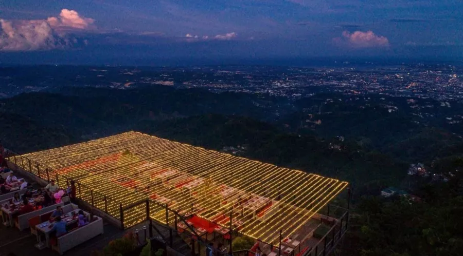 Ресторан Top of Cebu в Себу: Ресторан, Бар, Смотровая площадка, Еда,