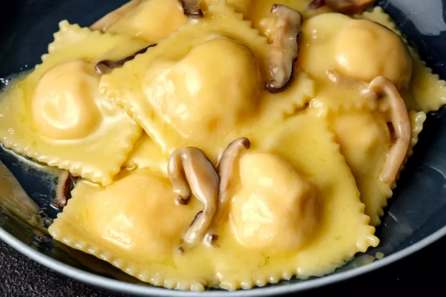 BambooBar в Москва Сити в Москве: Паназиатская кухня, Летняя веранда, Семейное кафе, Детское меню, Караоке, Живая музыка, Доставка еды, Когда скучно,