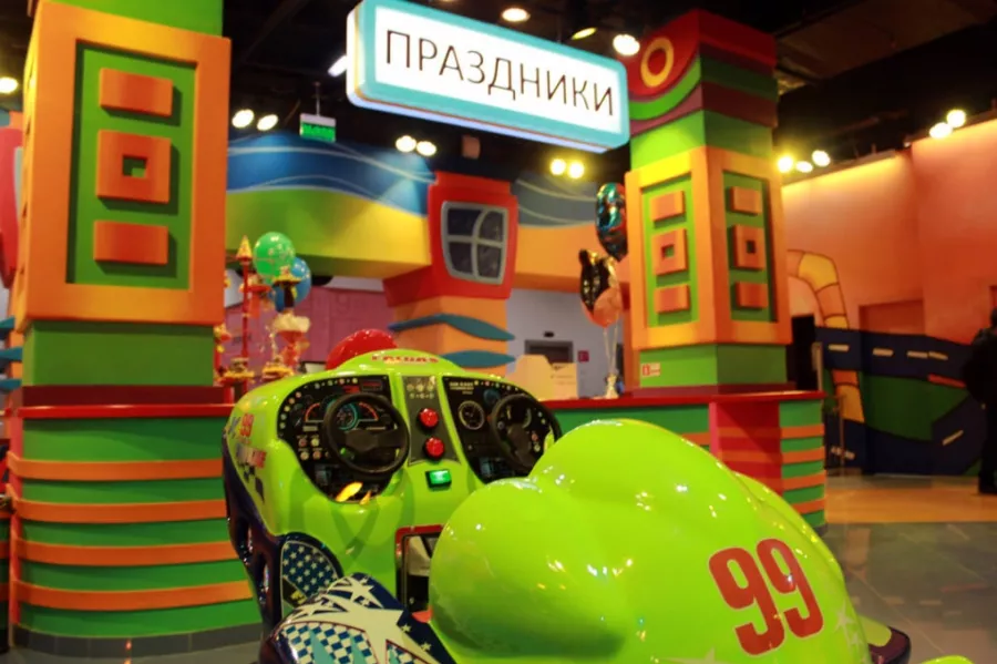 Семейный развлекательный парк Funky World в Видном: Аттракционы, Горки, Детские Праздники, Конкурсы, Games, Батуты, Аниматоры, Кафе,