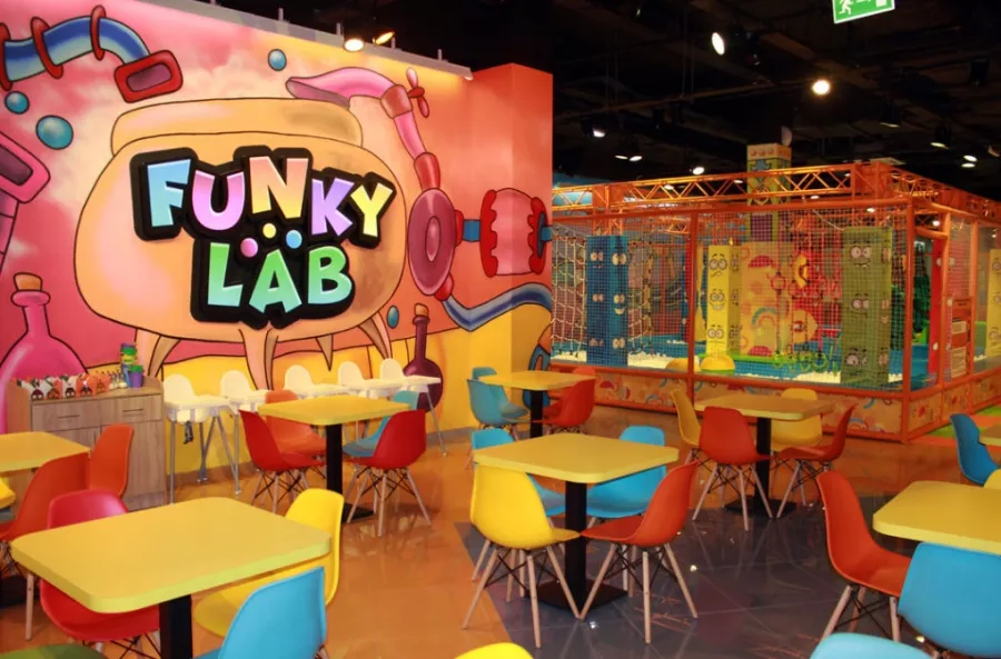 Семейный развлекательный парк Funky World в Видном: Аттракционы, Горки, Детские Праздники, Конкурсы, Games, Батуты, Аниматоры, Кафе,