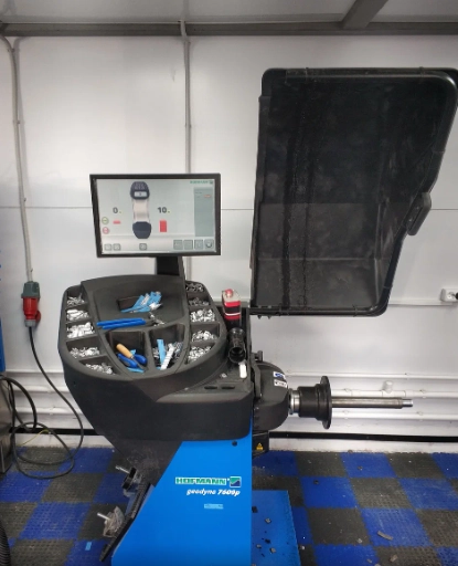 Автотехцентр "Wheels service''.