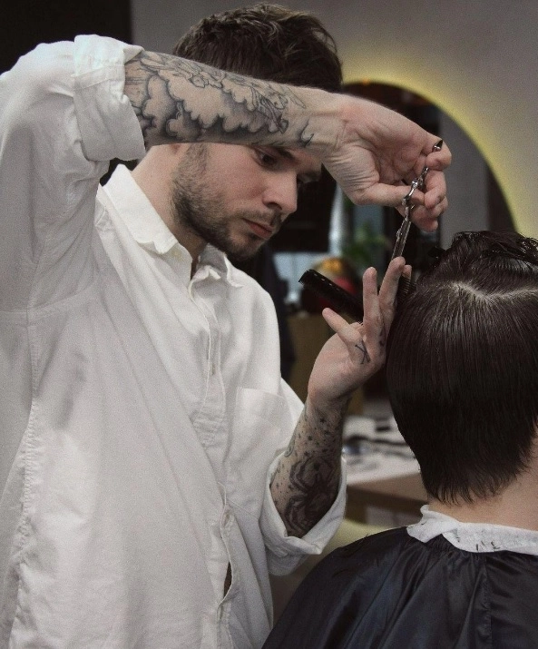 Мужская парикмахерская 5/8 в Москве: Парикмахер, Волосы, Стрижка, Бритье, Маникюр, Брови, Красота,