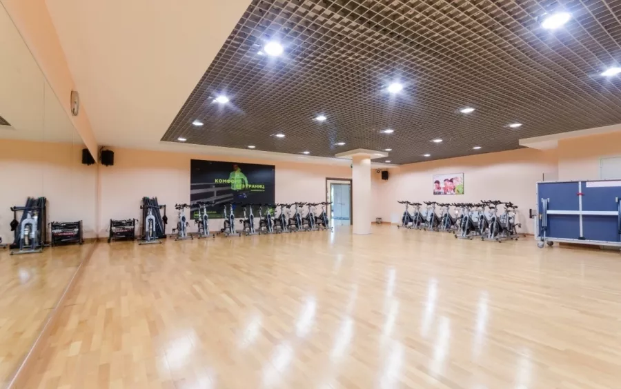 Фитнес клуб XFIT в Москве: Развиваться, Фитнес, Тренажёрный зал, Бассейн, СПА-процедуры, Аквааэробика, Аэробика, Боевые искусства, Йога, Настольный теннис, Пилатес, Стретчинг, Фитнес для беременных, Фитнес для детей, Персональный тренер, Массаж, Сауны, Солярий, Хаммам, Обертывания, Стоунтерапия, Баскетбол, Бокс, Волейбол, Мини-футбол, Плавание, Пандус,
