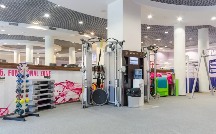 Фитнес клуб XFIT в Москве: Развиваться, Фитнес, Тренажёрный зал, Бассейн, СПА-процедуры, Аквааэробика, Аэробика, Боевые искусства, Йога, Настольный теннис, Пилатес, Стретчинг, Фитнес для беременных, Фитнес для детей, Персональный тренер, Массаж, Сауны, Солярий, Хаммам, Обертывания, Стоунтерапия, Баскетбол, Бокс, Волейбол, Мини-футбол, Плавание, Пандус,