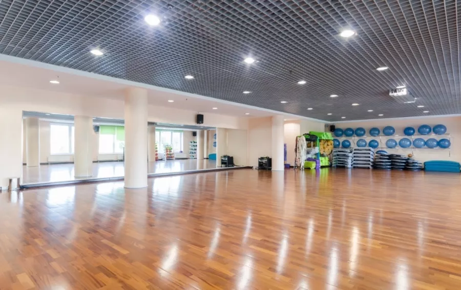 Фитнес клуб XFIT в Москве: Развиваться, Фитнес, Тренажёрный зал, Бассейн, СПА-процедуры, Аквааэробика, Аэробика, Боевые искусства, Йога, Настольный теннис, Пилатес, Стретчинг, Фитнес для беременных, Фитнес для детей, Персональный тренер, Массаж, Сауны, Солярий, Хаммам, Обертывания, Стоунтерапия, Баскетбол, Бокс, Волейбол, Мини-футбол, Плавание, Пандус,